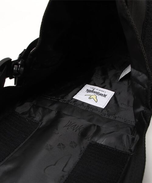 （What it isNt）ART BY MARKGONZALES（ワットイットイズント）の「【（What it isNt）ART BY MARKGONZALES / (ワットイットイズント) アートバイ マークゴンザレス 】ショルダーバッグ（ショルダーバッグ・メンズ・ブラック・FREE）」の4枚目の写真