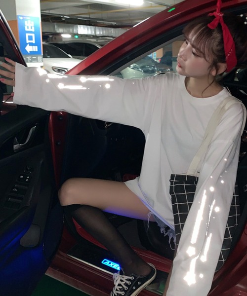 meJane（ミージェーン）の「リフレクターshooting starプリントロングTシャツ（Tシャツ/カットソー・レディース・ホワイト/ブラック・FREE）」の5枚目の写真