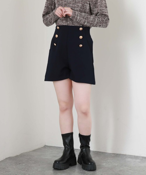 archives(アルシーヴ)の「ハイウエストダブル釦ショートパンツ(その他パンツ・レディース・ブラック/ネイビー/アイボリー・MEDIUM)」の3枚目の写真