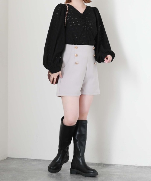 archives(アルシーヴ)の「ハイウエストダブル釦ショートパンツ(その他パンツ・レディース・ブラック/ネイビー/アイボリー・MEDIUM)」の12枚目の写真