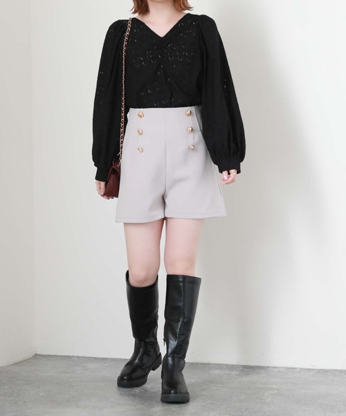 archives(アルシーヴ)の「ハイウエストダブル釦ショートパンツ(その他パンツ・レディース・ブラック/ネイビー/アイボリー・MEDIUM)」の4枚目の写真