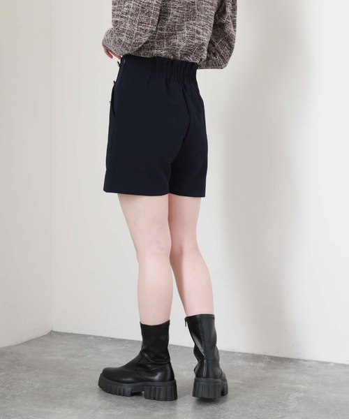 archives(アルシーヴ)の「ハイウエストダブル釦ショートパンツ(その他パンツ・レディース・ブラック/ネイビー/アイボリー・MEDIUM)」の17枚目の写真