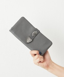 ear 長財布 ear PAPILLONNER（イアパピヨネ）の「バックル長財布（財布
