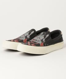 UBIQ（ユービック）の「UBIQ HOGGE THREE TIDES TATTOO (Hannya) Designed by HORIHIRO MITOMO (BLACK)（スリッポン）」