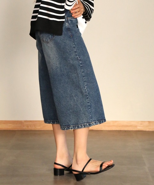aity(アイティ)の「ミモレ丈ワイドパンツ(デニムパンツ・レディース・ワンウォッシュ/ブルー/ネイビー・M)」の13枚目の写真