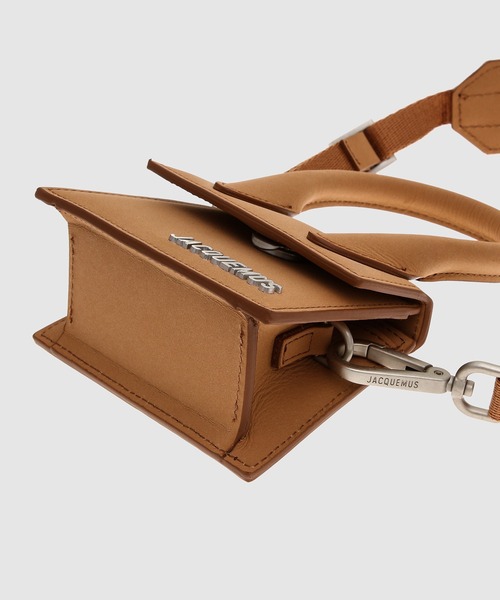 JACQUEMUS(ジャックムス)の「LE CHIQUITO HOM LE CHIQUITO HOMME(ハンドバッグ・レディース・ブラウン/ネイビー・OS)」の5枚目の写真