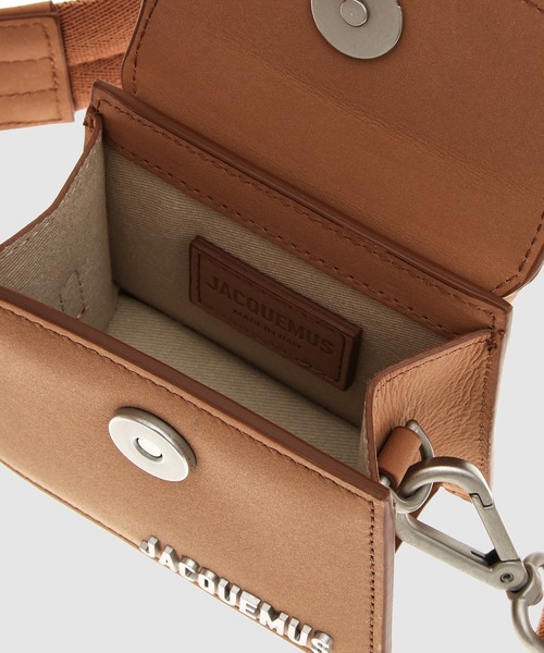 JACQUEMUS(ジャックムス)の「LE CHIQUITO HOM LE CHIQUITO HOMME(ハンドバッグ・レディース・ブラウン/ネイビー・OS)」の6枚目の写真