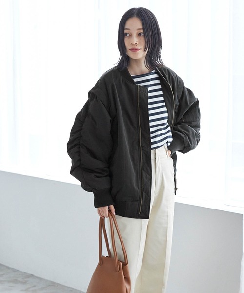 Chaco closet(チャコ クローゼット)の「2WAYオーバーサイズボリュームスリーブMA‐1(MA-1・レディース・カーキ/アイボリー/ブラック・FREE)」の12枚目の写真