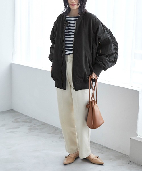 Chaco closet(チャコ クローゼット)の「2WAYオーバーサイズボリュームスリーブMA‐1(MA-1・レディース・カーキ/アイボリー/ブラック・FREE)」の14枚目の写真