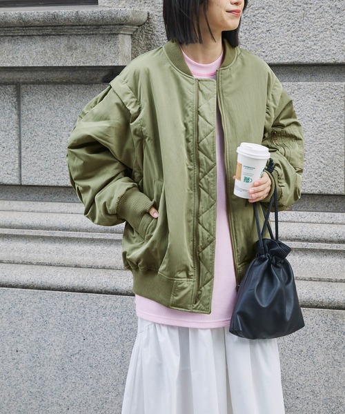 Chaco closet(チャコ クローゼット)の「2WAYオーバーサイズボリュームスリーブMA‐1(MA-1・レディース・カーキ/アイボリー/ブラック・FREE)」の21枚目の写真