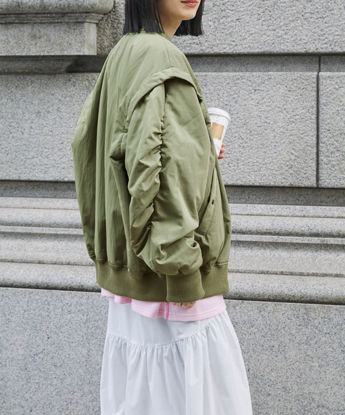 Chaco closet(チャコ クローゼット)の「2WAYオーバーサイズボリュームスリーブMA‐1(MA-1・レディース・カーキ/アイボリー/ブラック・FREE)」の22枚目の写真
