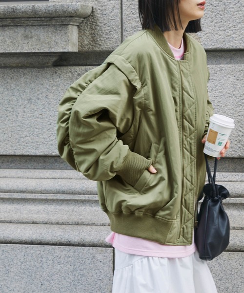 Chaco closet(チャコ クローゼット)の「2WAYオーバーサイズボリュームスリーブMA‐1(MA-1・レディース・カーキ/アイボリー/ブラック・FREE)」の20枚目の写真