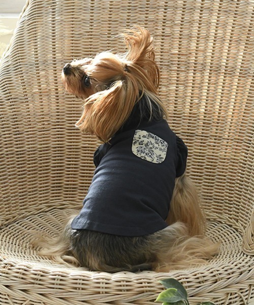 LAURA ASHLEY（ローラアシュレイ）の「LAURA ASHLEY/ドッグシャツ小型犬サイズ（ペットウェア・レディース・ホワイト/グレー/ライトグリーン/ネイビー/ピンク/パープル・3L/2XS/M/2L/S/2M/L/XS）」の4枚目の写真