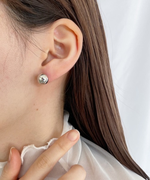 thank U more（サンキューモア）の「メタル ライトボール モチーフ ピアス【両耳用】（ピアス（両耳用）・レディース・シルバー/ゴールド・FREE）」の4枚目の写真