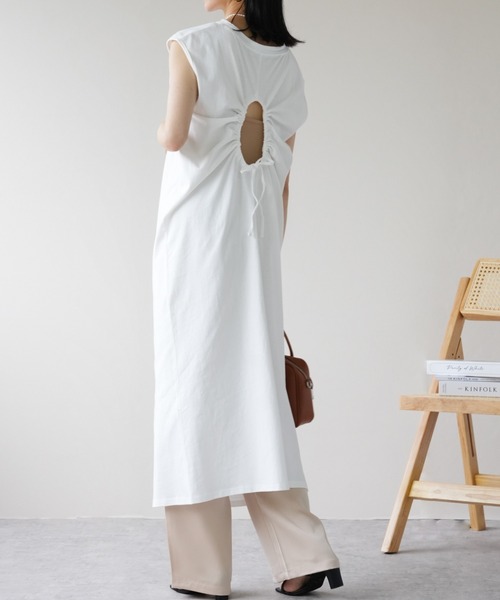 IAMUSE(アイアミューズ)の「天竺バックシャーリングワンピース S0940【IAMUSE】(ワンピース・レディース・オフホワイト/ブラック/ネイビー・FREE)」の6枚目の写真