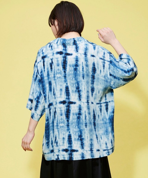 FOREVER 21(フォーエバー トゥエンティーワン)の「【MODE】タイダイ柄開襟シャツ(シャツ/ブラウス・レディース・ブルー/イエロー・FREE)」の4枚目の写真