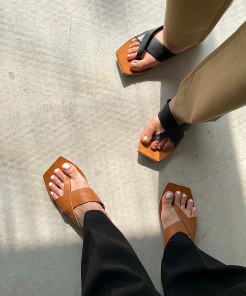 CANAL JEAN（キャナルジーン）の「from Lagoon(フロムラグーン) クロス指ぬきレザーサンダル（サンダル・レディース・キャメル/ブラック・36/37/38/39）」の4枚目の写真