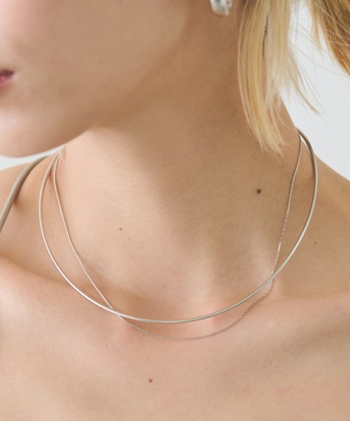 Auntie Rosa Holiday(アンティローザホリデー)の「二連ネックカフチョーカー(ネックレス・レディース・シルバー/ゴールド・FREE)」の4枚目の写真