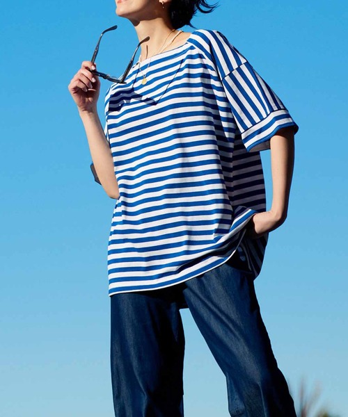 IEDIT（イディット）の「ＩＥＤＩＴ　強撚天じく素材でサラッとした着心地　ゆるシルエットボーダートップス（Tシャツ/カットソー・レディース・ホワイト×ブルー/ホワイト×ブラック/ブラウン系その他・MEDIUM/LARGE/X-LARGE/XX-LARGE/SMALL/XXX-LARGE）」の4枚目の写真