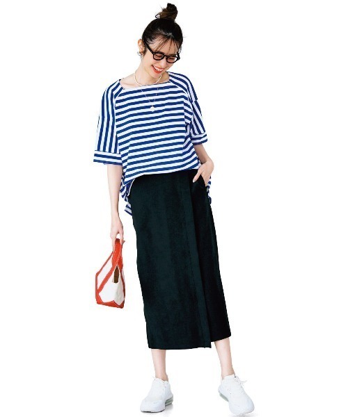 IEDIT（イディット）の「ＩＥＤＩＴ　強撚天じく素材でサラッとした着心地　ゆるシルエットボーダートップス（Tシャツ/カットソー・レディース・ホワイト×ブルー/ホワイト×ブラック/ブラウン系その他・MEDIUM/LARGE/X-LARGE/XX-LARGE/SMALL/XXX-LARGE）」の5枚目の写真