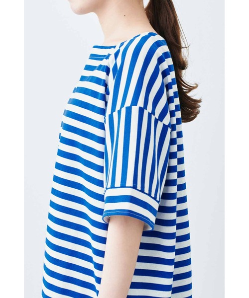 IEDIT（イディット）の「ＩＥＤＩＴ　強撚天じく素材でサラッとした着心地　ゆるシルエットボーダートップス（Tシャツ/カットソー・レディース・ホワイト×ブルー/ホワイト×ブラック/ブラウン系その他・MEDIUM/LARGE/X-LARGE/XX-LARGE/SMALL/XXX-LARGE）」の8枚目の写真