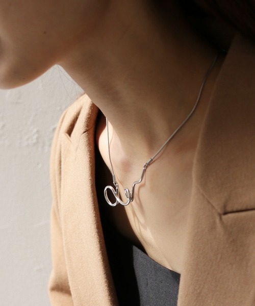 cheriella（シェリエラ）の「【cheriella】変形ニュアンスバースライドネックレス（ネックレス・レディース・シルバー/ゴールド・FREE）」の13枚目の写真