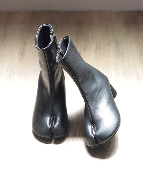 SESTO（セスト）の「サークルヒール足袋ショートブーツ（ブーツ・レディース・シルバー/ブラック・S/3L/M/LL/L）」の2枚目の写真