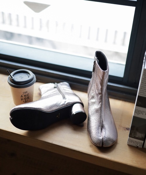 SESTO（セスト）の「サークルヒール足袋ショートブーツ（ブーツ・レディース・シルバー/ブラック・S/3L/M/LL/L）」の19枚目の写真