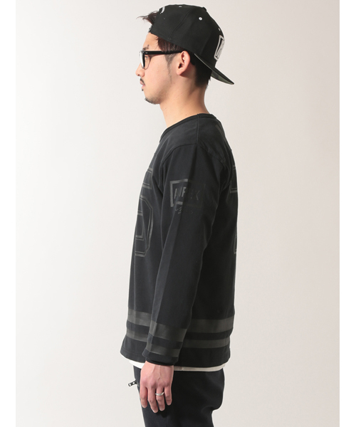 AVIREX(アヴィレックス)の「avirex/アヴィレックス/メンズ/ L/S FOOTBALL T-SHIRT/ 長袖 フットボール Tシャツ(Tシャツ/カットソー・メンズ・ブラック/ホワイト・LARGE/MEDIUM/X-LARGE/XX-LARGE)」の3枚目の写真