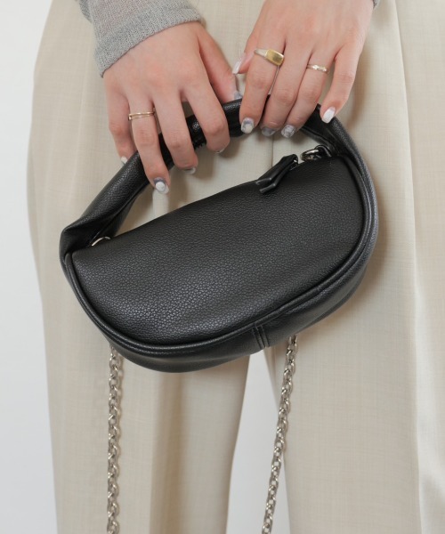 Reurie'（レウリィ）の「half moon one handle bag / ハーフムーンワンハンドルバッグ ブラック 黒 ハーフムーンバッグ チェーンバッグ コンパクト ハンドバッグ ショルダーバッグ（ハンドバッグ・レディース・ブラック・FREE）」の3枚目の写真