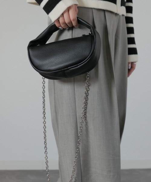 Reurie'（レウリィ）の「half moon one handle bag / ハーフムーンワンハンドルバッグ ブラック 黒 ハーフムーンバッグ チェーンバッグ コンパクト ハンドバッグ ショルダーバッグ（ハンドバッグ・レディース・ブラック・FREE）」の6枚目の写真