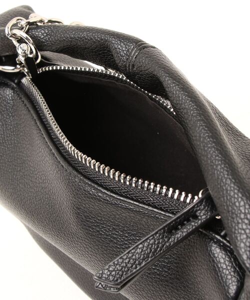 Reurie'（レウリィ）の「half moon one handle bag / ハーフムーンワンハンドルバッグ ブラック 黒 ハーフムーンバッグ チェーンバッグ コンパクト ハンドバッグ ショルダーバッグ（ハンドバッグ・レディース・ブラック・FREE）」の11枚目の写真