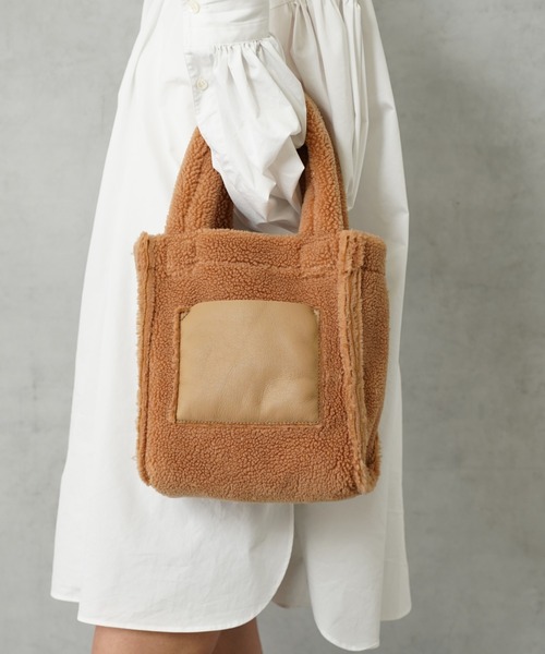 Actually（アクチュアリー）の「フェイクムートン×ボア  リバーシブルトート（トートバッグ・レディース・カーキ/ブラック/アイボリー/ベージュ・フリー）」の4枚目の写真