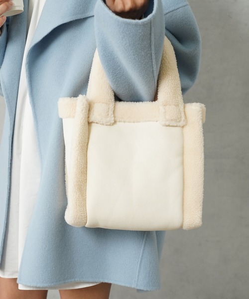 Actually（アクチュアリー）の「フェイクムートン×ボア  リバーシブルトート（トートバッグ・レディース・カーキ/ブラック/アイボリー/ベージュ・フリー）」の2枚目の写真