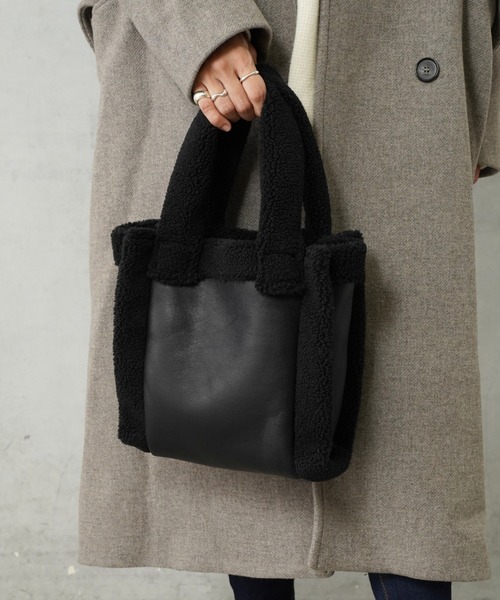 Actually（アクチュアリー）の「フェイクムートン×ボア  リバーシブルトート（トートバッグ・レディース・カーキ/ブラック/アイボリー/ベージュ・フリー）」の3枚目の写真