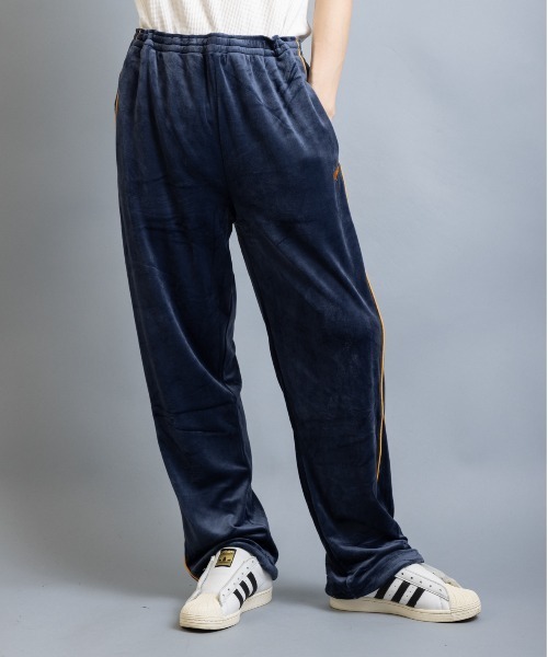 En serio TOKYO(エンソリオトーキョー)の「ストレッチベロアジャージ トラックパンツ(その他パンツ・メンズ・ワイン/ネイビー/ブラウン/ブラック・L/M)」の5枚目の写真