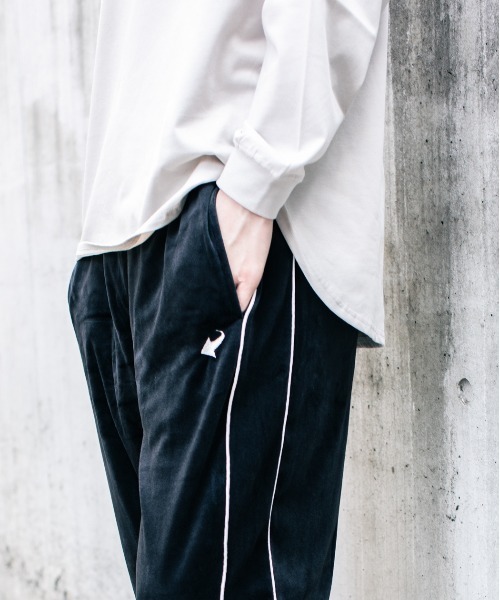 En serio TOKYO(エンソリオトーキョー)の「ストレッチベロアジャージ トラックパンツ(その他パンツ・メンズ・ワイン/ネイビー/ブラウン/ブラック・L/M)」の16枚目の写真