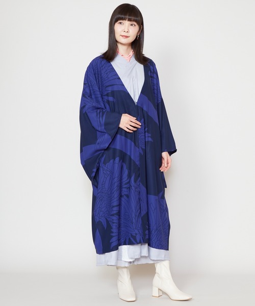 倭物やカヤ(ワモノヤカヤ)の「【倭物やカヤ】花影(かえい)長羽織(カーディガン/ボレロ・レディース・ブラック×レッド/ネイビー/ホワイト×ブラック/ブラック×ホワイト/グレー/ダークネイビー・FREE)」の5枚目の写真