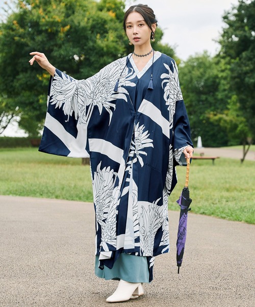 倭物やカヤ(ワモノヤカヤ)の「【倭物やカヤ】花影(かえい)長羽織(カーディガン/ボレロ・レディース・ブラック×レッド/ネイビー/ホワイト×ブラック/ブラック×ホワイト/グレー/ダークネイビー・FREE)」の6枚目の写真