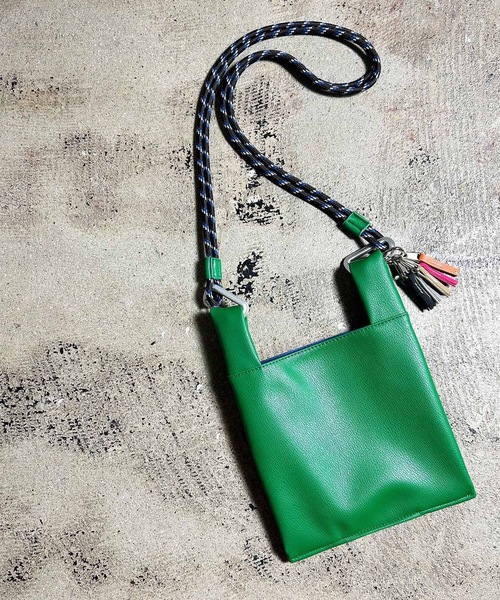 Magine（マージン）の「cheek: code 2way shoulder チークコード2WAYショルダー（ショルダーバッグ・レディース・グリーン/ブラック/アイボリー/ブルー・FREE）」の11枚目の写真