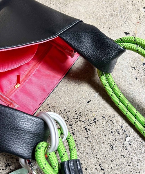 Magine（マージン）の「cheek: code 2way shoulder チークコード2WAYショルダー（ショルダーバッグ・レディース・グリーン/ブラック/アイボリー/ブルー・FREE）」の9枚目の写真