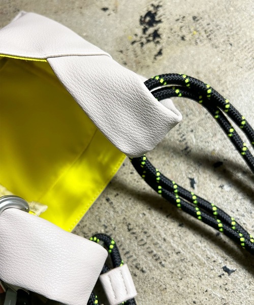 Magine（マージン）の「cheek: code 2way shoulder チークコード2WAYショルダー（ショルダーバッグ・レディース・グリーン/ブラック/アイボリー/ブルー・FREE）」の7枚目の写真