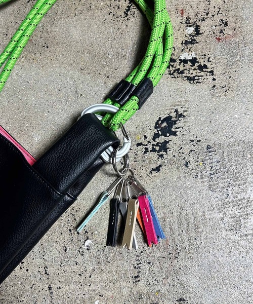 Magine（マージン）の「cheek: code 2way shoulder チークコード2WAYショルダー（ショルダーバッグ・レディース・グリーン/ブラック/アイボリー/ブルー・FREE）」の10枚目の写真