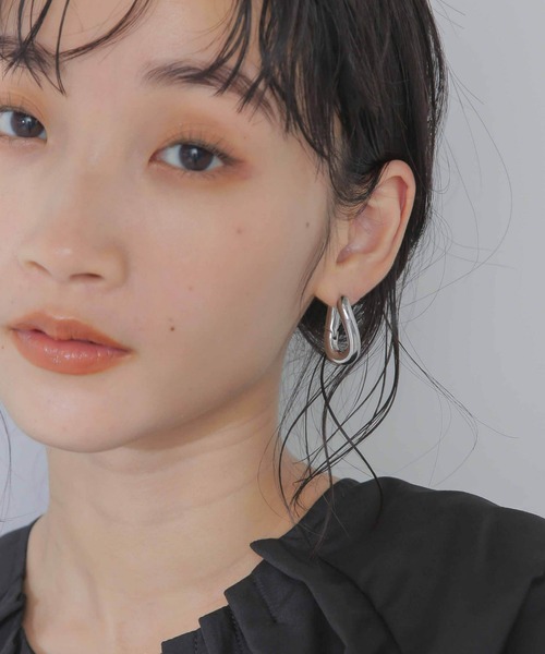 NANO universe(ナノユニバース)の「オーバルフープピアス(ピアス(両耳用)・レディース・ゴールド/シルバー・FREE)」の2枚目の写真