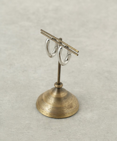 NANO universe(ナノユニバース)の「オーバルフープピアス(ピアス(両耳用)・レディース・ゴールド/シルバー・FREE)」の3枚目の写真