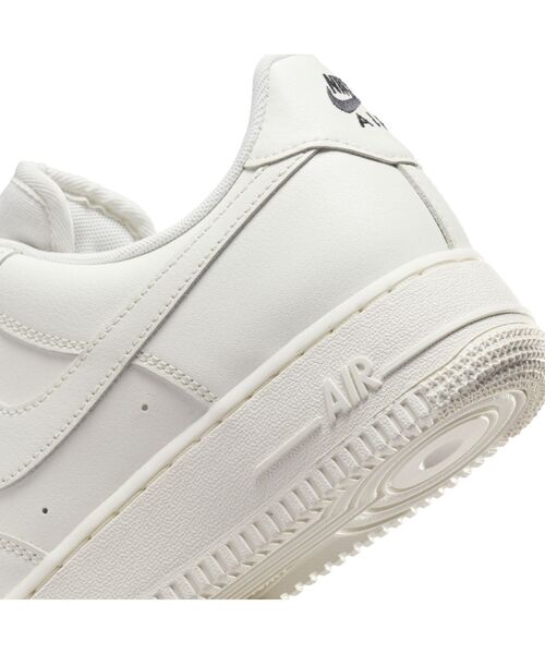 NIKE（ナイキ）の「ナイキ エア フォース 1 ’07 エッセンシャル ウィメンズシューズ / Nike Air Force 1 ’07 Essential Women's Shoes＜22-29cm 展開＞（スニーカー・レディース・クリーム・29/22/28/23.5/24.5/22.5/27/26/25/24/23/27.5/26.5/25.5/28.5）」の16枚目の写真