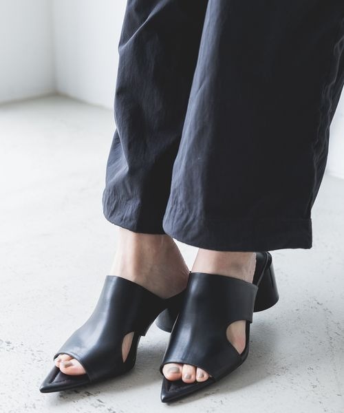 JEANASIS(ジーナシス)の「ポインテッドヒールサンダル/109943(サンダル・レディース・シルバー/ブラック/ライム・MEDIUM/LARGE)」の2枚目の写真
