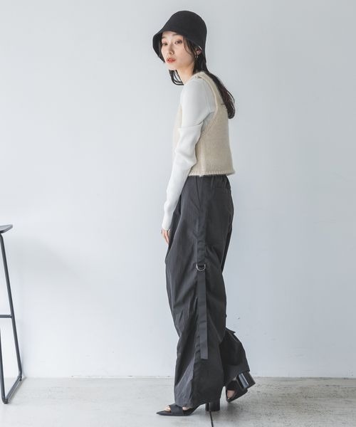 JEANASIS(ジーナシス)の「ポインテッドヒールサンダル/109943(サンダル・レディース・シルバー/ブラック/ライム・MEDIUM/LARGE)」の4枚目の写真