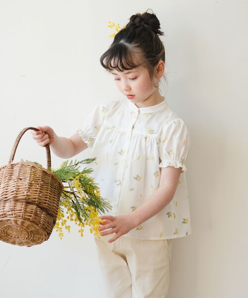 BRANSHES(ブランシェス)の「【おそろい】ミモザ刺繍チュニック(シャツ/ブラウス・キッズ・ライトグリーン/オフホワイト・110/130/120/140/150/90/100)」の14枚目の写真