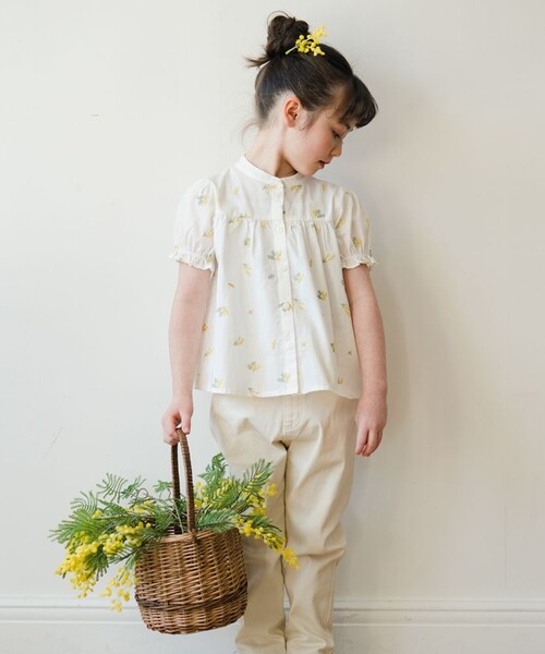 BRANSHES(ブランシェス)の「【おそろい】ミモザ刺繍チュニック(シャツ/ブラウス・キッズ・ライトグリーン/オフホワイト・110/130/120/140/150/90/100)」の13枚目の写真